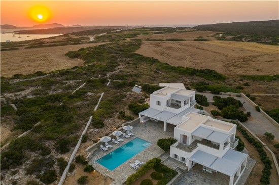 Villa Dioni Paros. A luxury Villa in Paros Greece